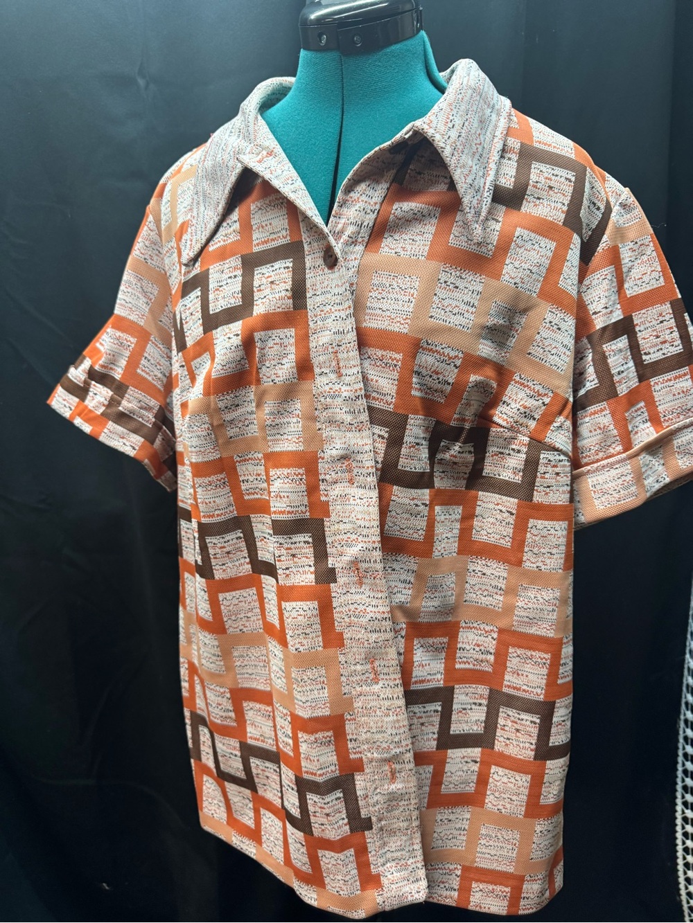Women’s Vintage Casual Short-Sleeve Button-Down Shirt in Orange and Brown